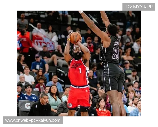 篮网队迎战劲敌，争夺季后赛关键战，篮网队战况