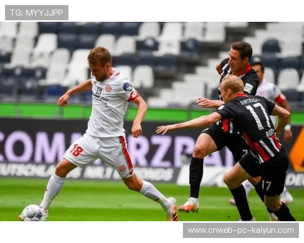 斯图加特中场直传接连撬开防线