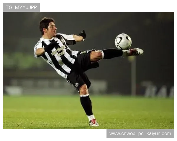 纽卡斯尔连续高压逼迫奏效,伊萨克回拉空间后大力抽射 纽卡斯尔连续高压逼迫奏效,伊萨克回拉空间后大力抽射